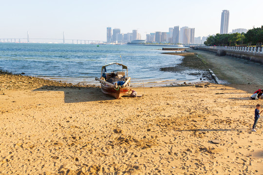 广东湛江金沙湾观海公园渔船