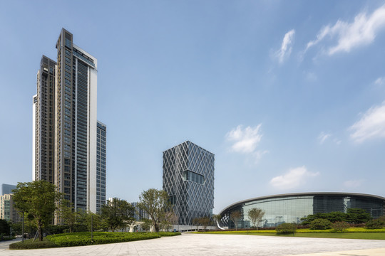 仰视深圳现代建筑