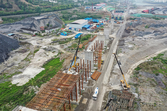 高铁建设工地