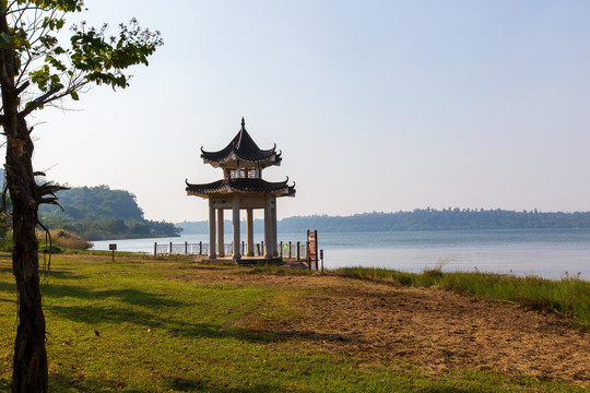 广东湛江湖光岩风景区镜湖风光