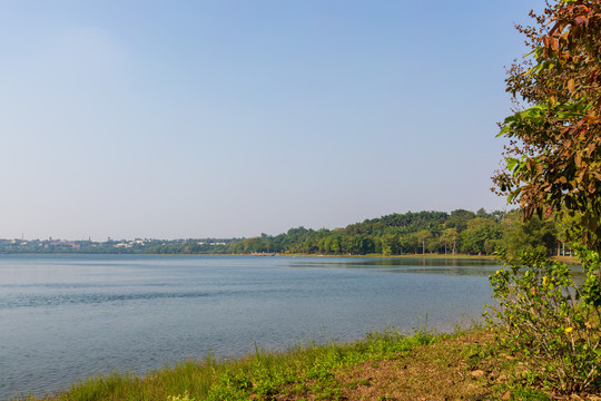 广东湛江湖光岩风景区镜湖风光