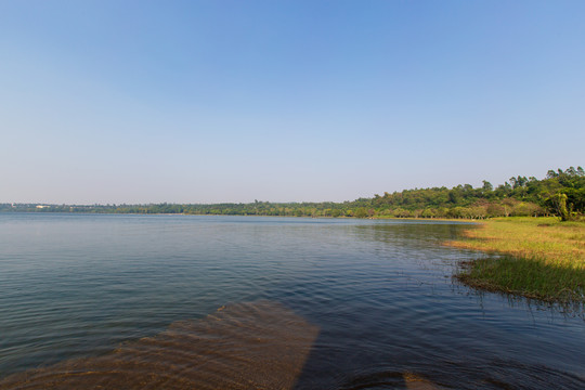 广东湛江湖光岩风景区镜湖风光