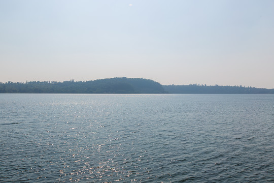 广东湛江湖光岩风景区镜湖风光