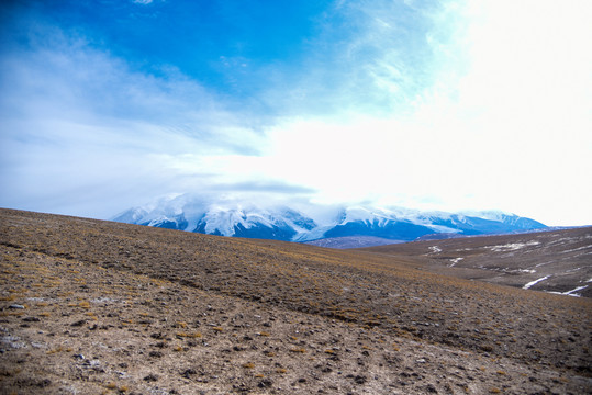 冬季帕米尔高原慕士塔格峰