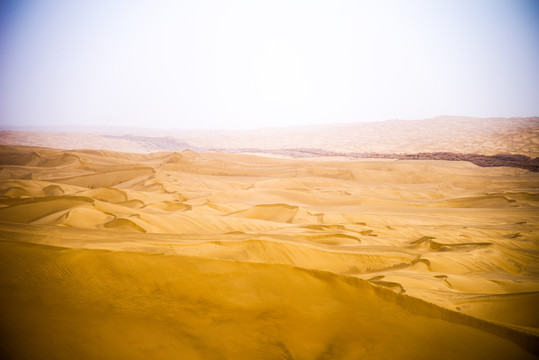 新疆塔里木盆地沙漠中的塔中驿站