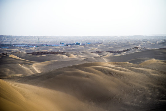 塔克拉玛干沙漠中塔中远景