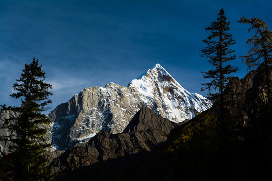 西藏雪山