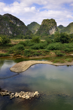 河流溪水