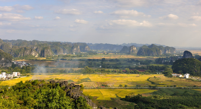 广西上林县三里洋渡乡村风光秋景