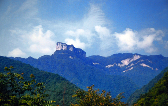 十八里长峡古咸道山脉