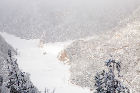 高原雪景