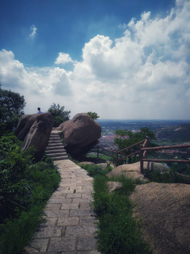 连云港孔望山风景区山顶山路