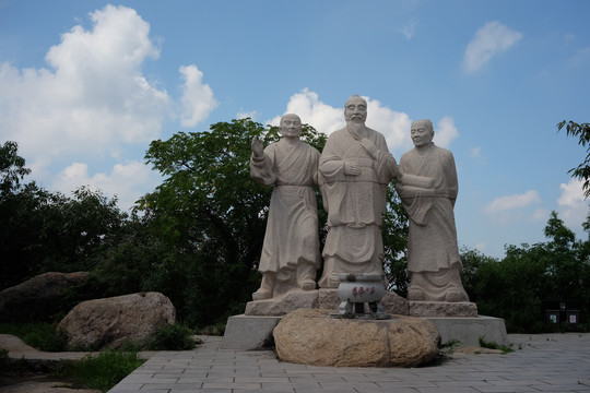 连云港孔望山孔子石像