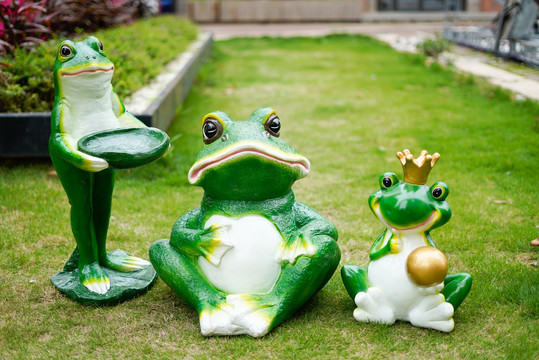 花园庭院卡通青蛙雕塑摆件模型