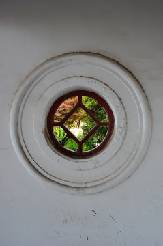 中式圆孔窗