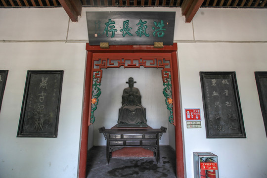 山东济南大明湖铁公祠