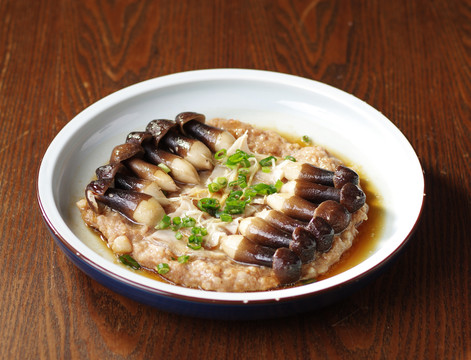 鸡枞菌蒸肉饼