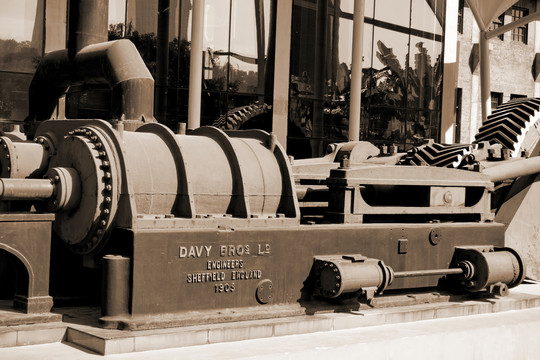 百年轧钢蒸汽机