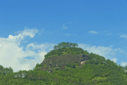 蓝天和山头