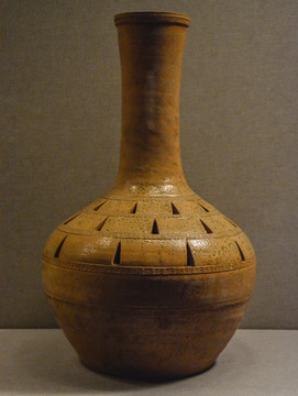 原始青瓷镂空长颈瓶