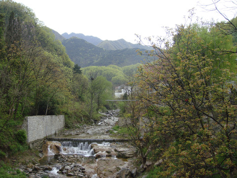 春雨中的秦岭