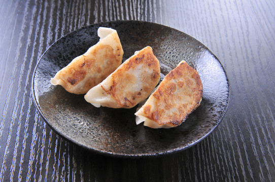 煎饺子