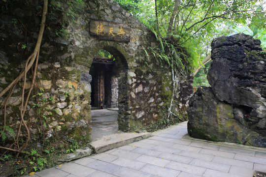 广西德天跨国大瀑布德天寺