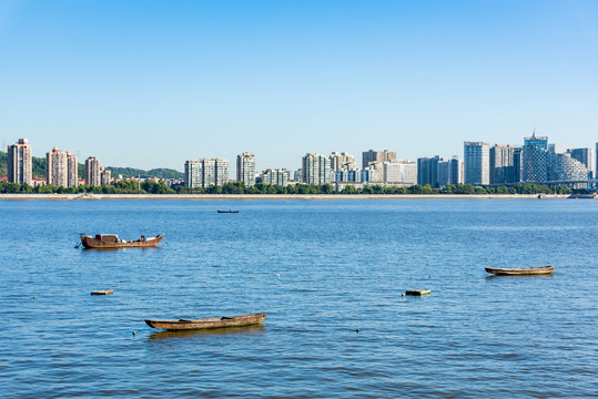 杭州钱塘江与城市建筑风光