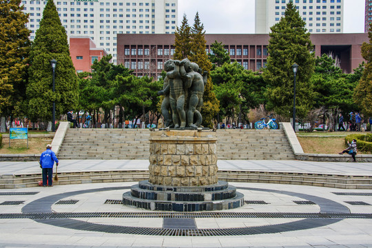 沈阳中山公园儿童群雕塑与广场