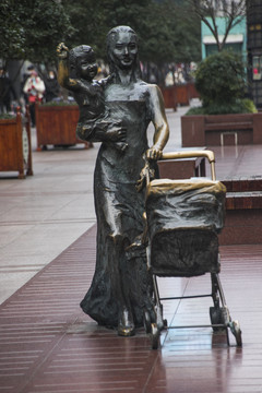 女子雕塑