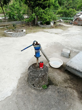 手摇抽水井