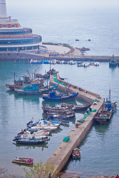 港口里的渔船