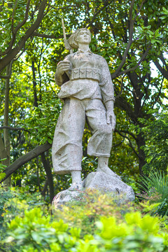 女性軍人雕塑