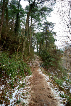 深山雪景