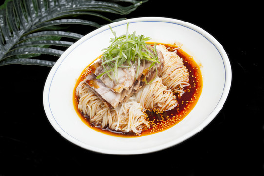 豬頭肉拌冷面