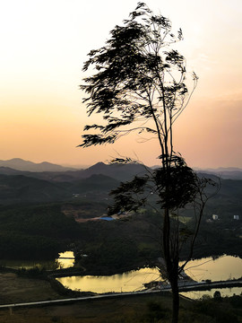 山顶夕阳