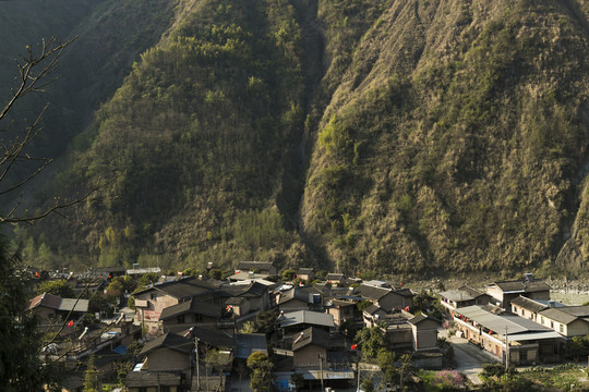 灾后重建的羌寨