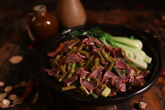 鸡胗酸豆角饭