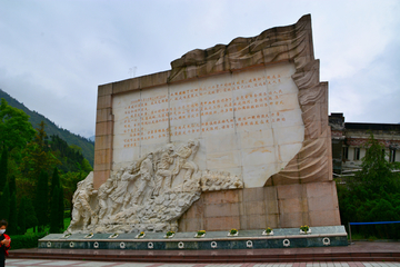 映秀镇地震遗址雕塑