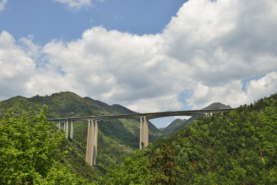 沪渝高速长阳榔坪段