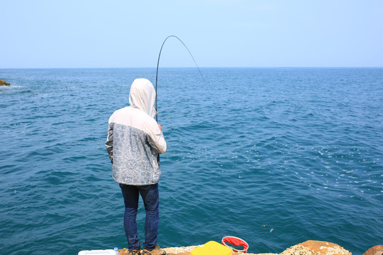 海边钓鱼