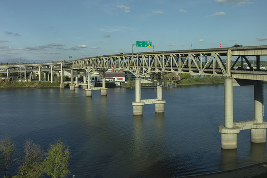 跨河高速公路桥