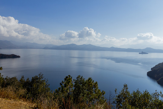 泸沽湖山色