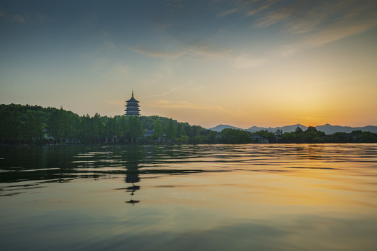 雷峰夕照