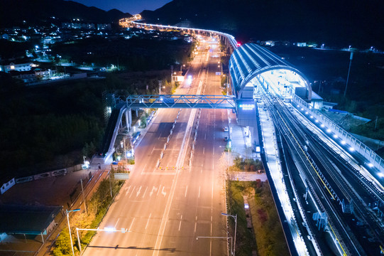 地铁站夜景