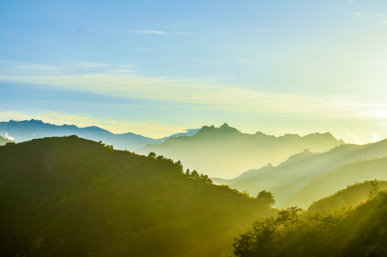 崇山峻岭