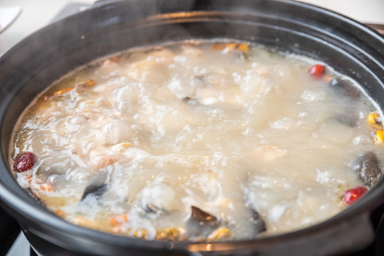 鰻魚土雞湯
