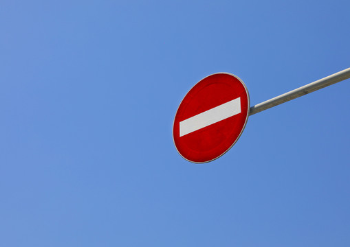 禁止通行交通标志特写禁止概念
