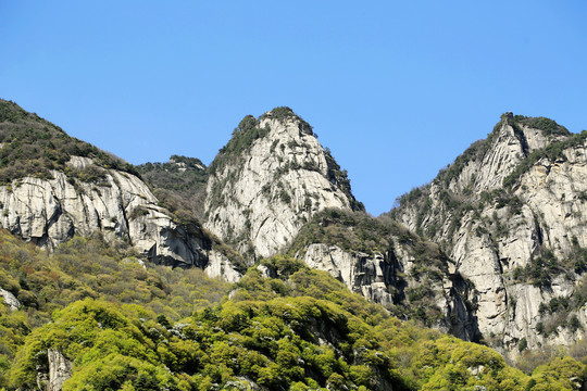 蓝天玉山风光