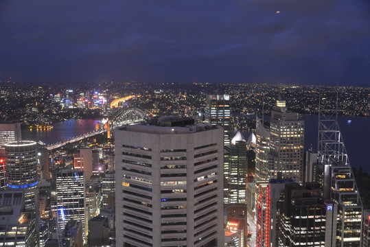 夜间俯瞰城市